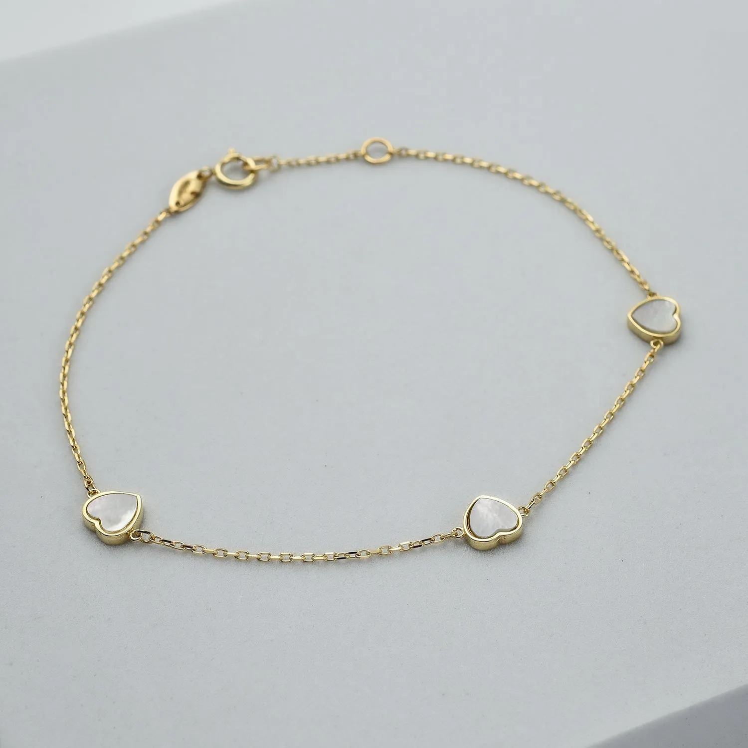 Amore Station Bracelet in 9K Gold